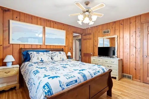 4 bed house on the shore of Lake Michigan
