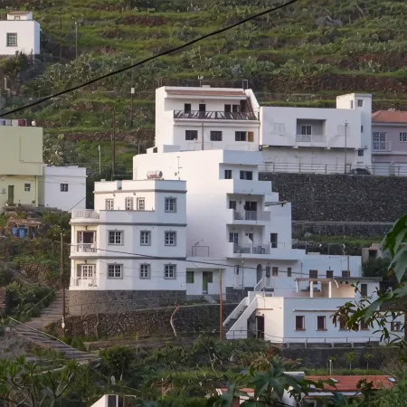 Quiet, bright apartment with stunning views in a small village, with WiFi