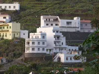 Quiet, bright apartment with stunning views in a small village, with WiFi - balcony