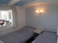 Beach front location, Pet friendly, Full of charachter, Private garden, Sea view - Balkoner