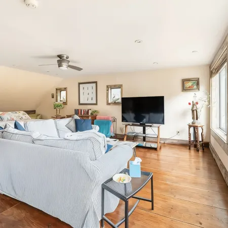 Romantic Sky Loft with Steam Shower and Giant Tub. Breweries and Hiking Nearby