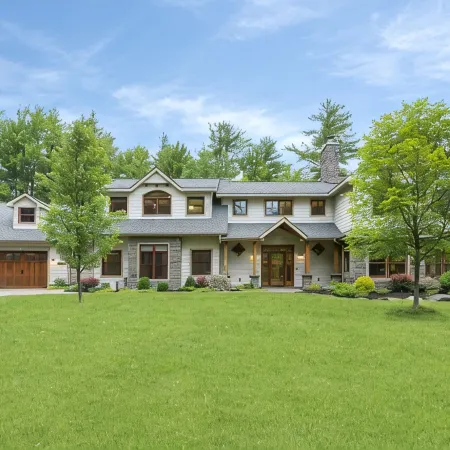 The Bolton House - 5 BR 3.5 BA Home with Hot Tub