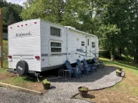 Cozy RV, New River and hiking trails nearby. Peaceful and quiet deer visits freq - 2-Star