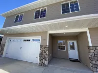 Quiet, comfortable, and central Cody location! Sleeps up to 5. - Bungalows
