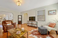 Center Street Retreat - One Block from Downtown Apex