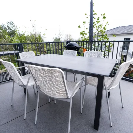 Moderne & Familienfreundliche Ferienwohnung am Goitzschesee Hotels in Pouch