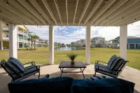 Beautiful Pointe West Beach House w/Great Sunsets, Beach, Bay Views & Pet Ok