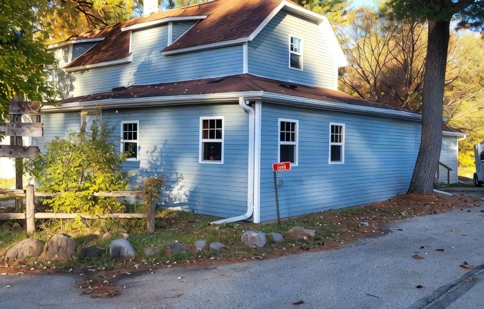 Former bar with games, multiple kitchens, 5 bedrooms, sleeps 14.