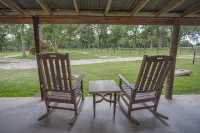 Ren Farmhouse! 17 acres | Game Barn! | 10 mi to Wed Venues! - 3つ星