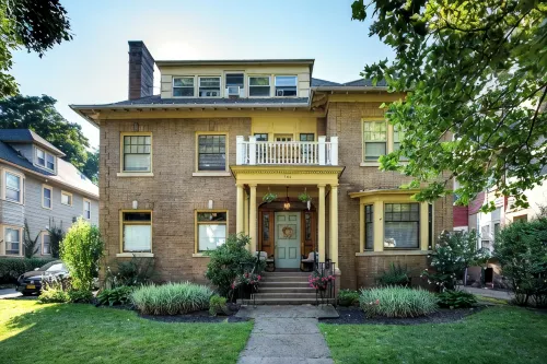 Cozy 1-bedroom Apartment Steps from Park Ave with AC, WiFi