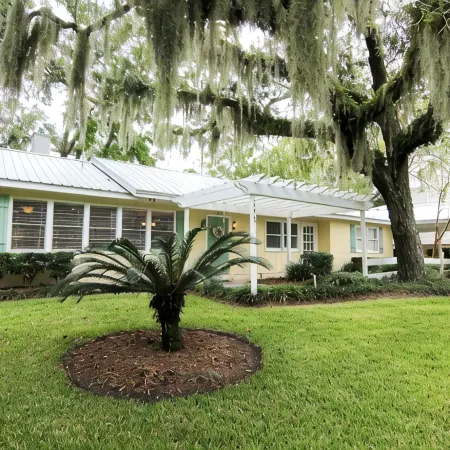 Bright, Airy Cottage Near Beach Perfect for Families