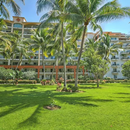 Beautiful Beach Front 3 Bdrm All with Ensuites Condo Playa Royale Nuevo Vallarta