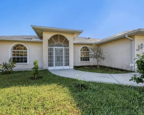 Cheerful & Vibrant Home Near Mineral Springs Hotels in Warm Mineral Springs
