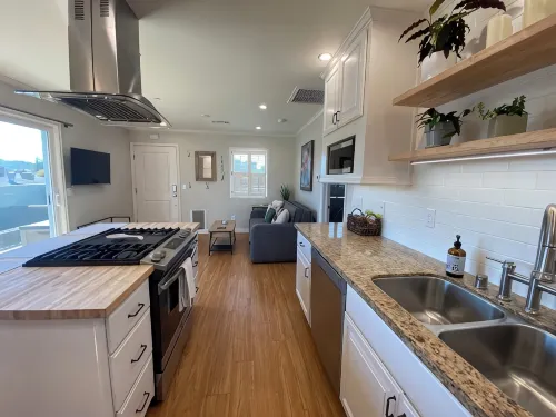 Clean Penthouse with Balcony - 3-Star