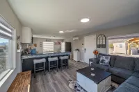 Secluded Western Retreat 3-bedroom house with EV Charger. Close to Death Valley - 3성급