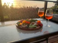 Beaches / Family Getaway / Amazing views / Golf / Wineries / Hot springs. - Wifi