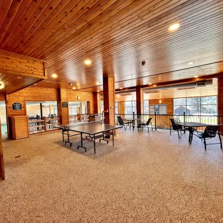 Newly Remodeled Fireplace Studio Ski-in/Ski-Out Condo-Balcony, Pool & Hot Tub