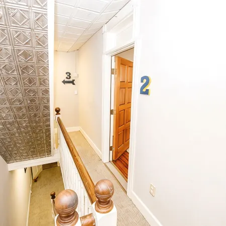 2nd floor Spacious Downtown Getaway- Across from US Naval Academy