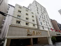 Hotel Ravi Các khách sạn gần Bảo tàng Olympic
