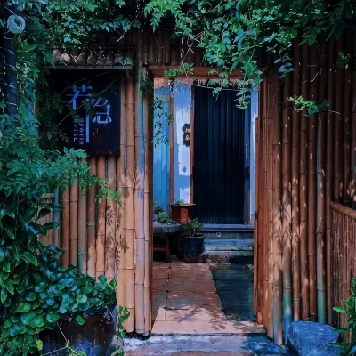 Xiangyang Ruoyin Homestay (Xiangyang Ancient City Zhongxuan Building) - Pet friendly