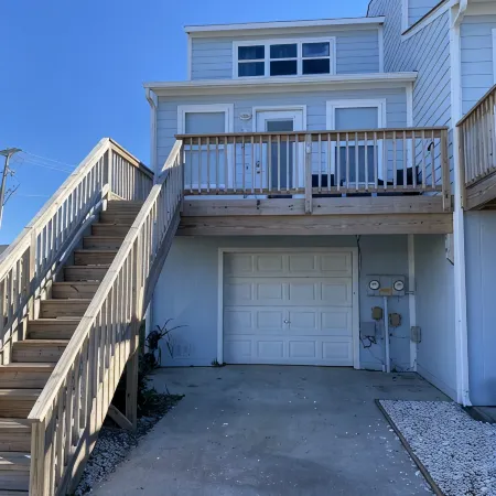 2 Blocks to the Beach- Pool- King-Sized Beds- Sound- Sups- Linens- Beachgear