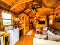 Tiny, charming mountaintop cottage with large firepit, deck and amazing views - Chalets