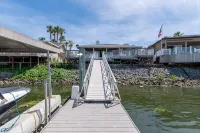 Waterfront Haven - balcony