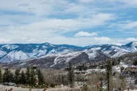 Ski in- ski out  3bd 2ba Modern Contemporary At Capitol Peak Base Village