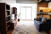 Welcome to the River City Loft! - balcony