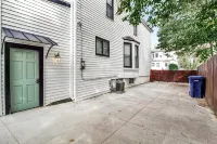 Fully renovated house in a highly walkable neighborhood; close to all!