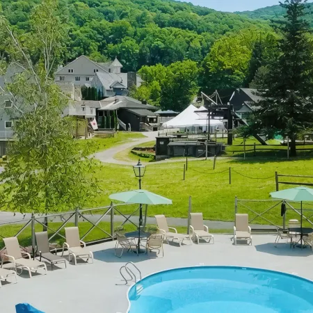 SKI-IN, SKI-OUT! LIFT and MT. VIEWS UNBEATABLE LOCATION for ALL SEASONS! Unit 2
