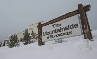 Stunning 3B/3B ski in/out mtn retreat w/ steam shower & Mountain View’s! - 무료 와이파이
