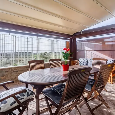 Apartment Old Lighthouse Beachside Haven - 10 minutes from the Airport