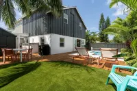 OFF THE HOOK - 3 Bedroom / 3 Bathroom W/ Pool & Parking - Private Pools