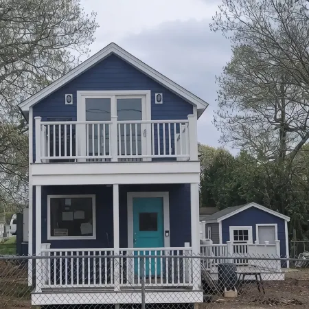 The Loft at Oakland Beach Ask About Off-season Discounts 5 min from Airport.