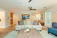 OFF THE HOOK - 3 Bedroom / 3 Bathroom W/ Pool & Parking - Private Pools