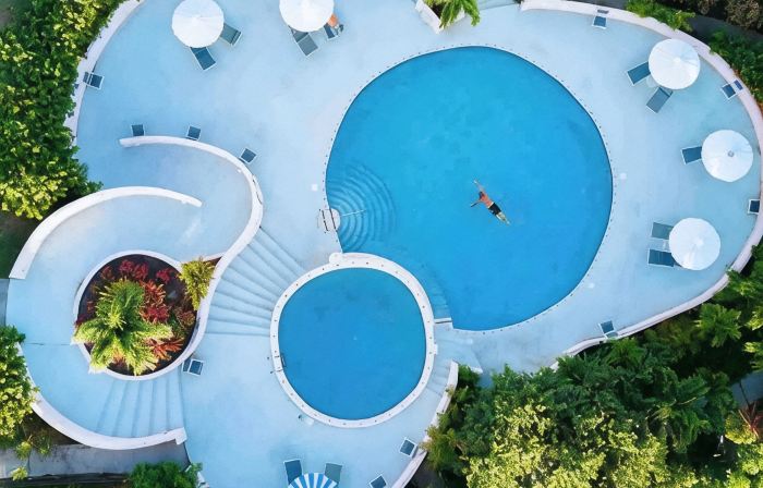 Ocean View, Spacious Condo next to Pool
