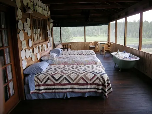 The Hynes Cabin- 1925 Renovated Classic with Stunning Views