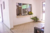 Manyatta Azure Boutique Hotel - parking