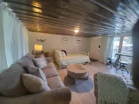 #2 PET FRIENDLY! PONTOON/KAYAKS AVAILABLE! STUDIO CONDO CLOSE TO TOWN & MARINA!