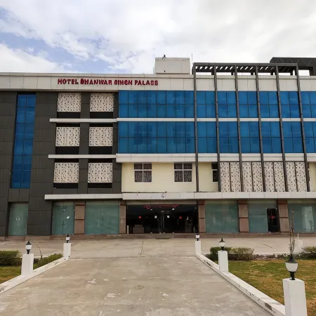 Hotel Bhanwar Singh Palace