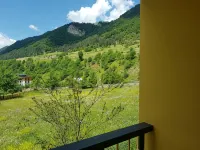 Hilltop Mestia - Bjergudsigt
