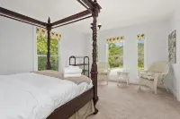 Private 12-Acre Mountain Estate with Blue Ridge Views, Game Room & Sleeps 20 - balcony