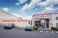 Downs Motel - parking