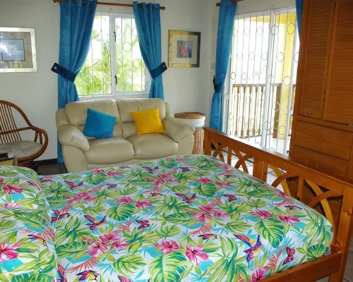 SUMMER SALE Stunning 3 Bed Child Friendly Villa, Private Pool. St James, Hotels in Prospect