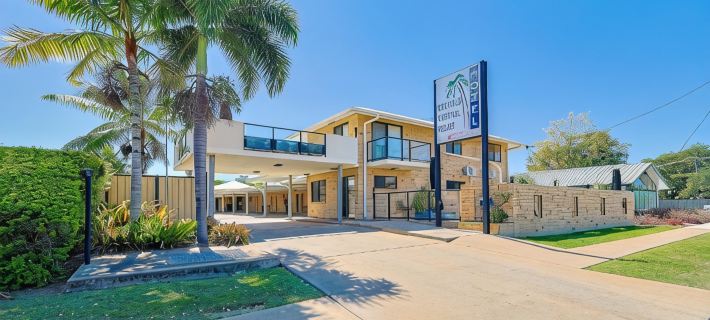 Emerald Central Palms Motel Hoteles en Emerald
