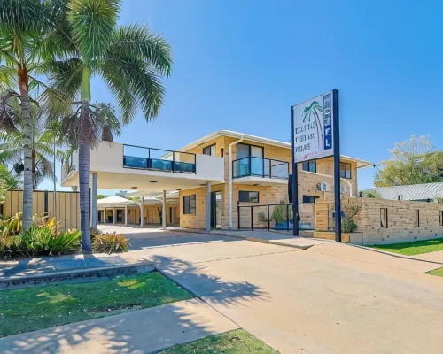 Emerald Central Palms Motel Hotel di Emerald