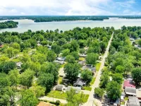 Leisure at the Lake Hotels in Stokes Township