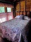Log cabin, walking distance from Funistrada, LaBecasse, Laker Shakes & Glen Lake - Hytter