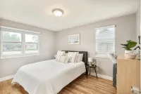 NEW!! Modern 2 Bed/2BA House - walkable to Olde Town!